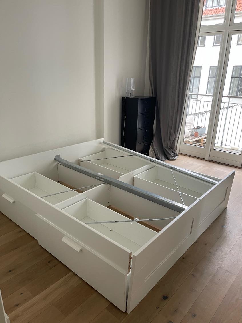 Hente ødelagt ikea sengestel
