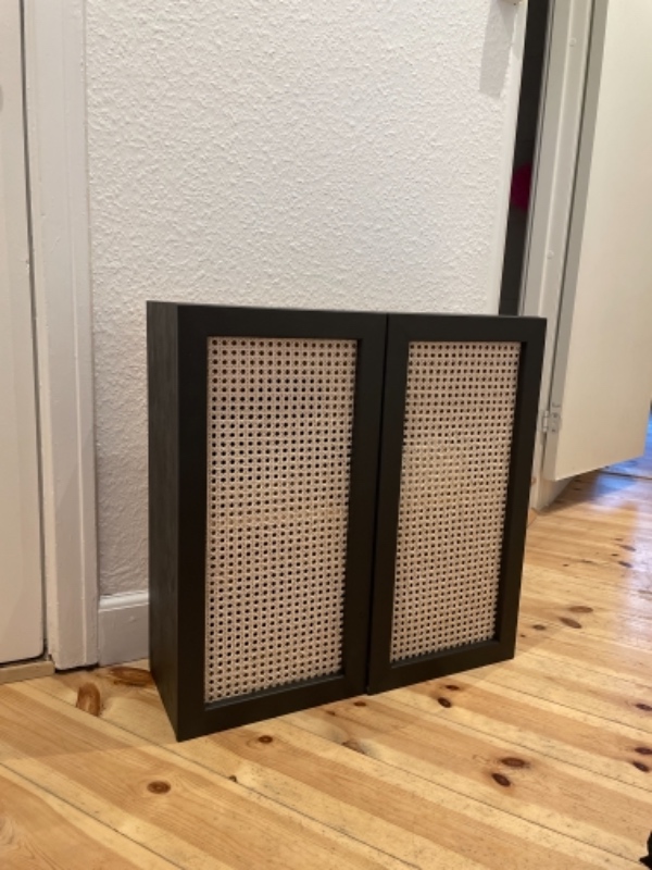 Hjælp til at hænge et mindre skab op på væggen