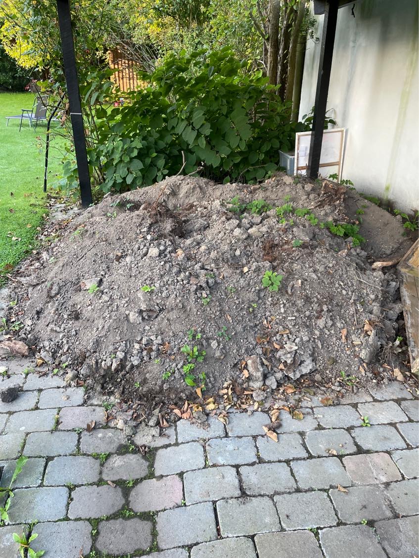 Kørt jord på affaldsstation