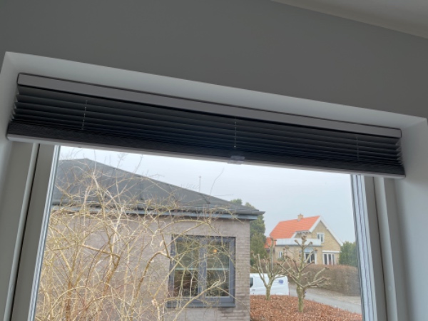 Tilpasning og ophængning af rullegardiner