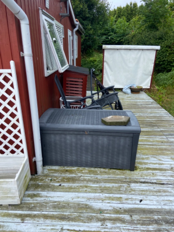 Afslibning af træterrasse ca 35-40 kvm2 samt efterbehandling med transparent holdbar olie