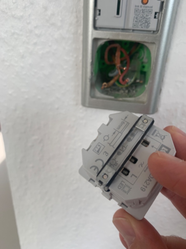 Sætte kontakt fast igen, har ikke styr på hvor hvilke ledninger skal være.