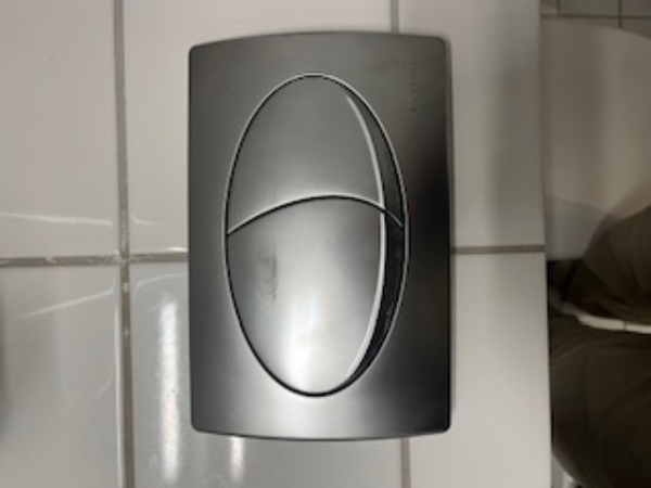Toilet løber. Hjælp til udskiftning af udløbsventil. Geberit system.