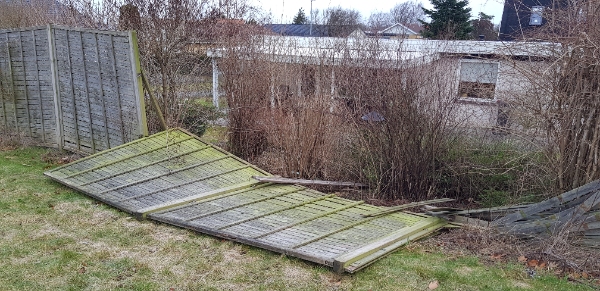 erstattning af knækkede hegn
