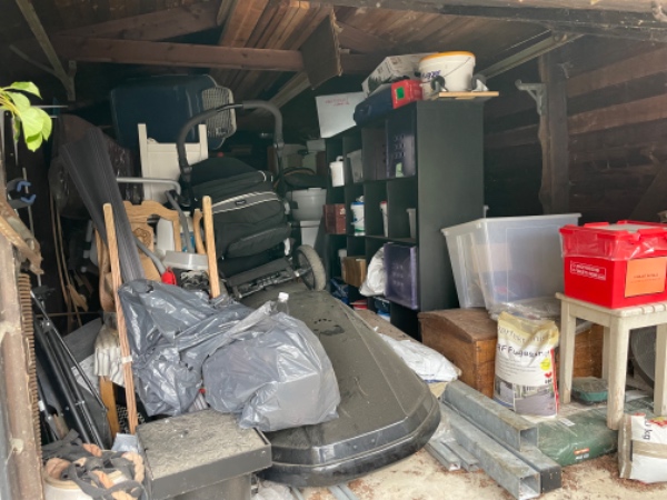 Rømning af carport med skrammel