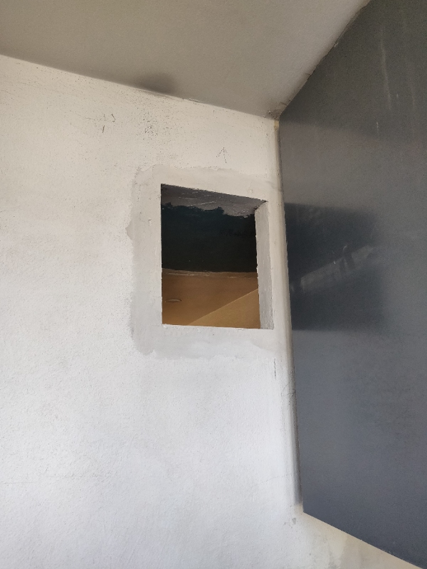 Jeg skal have monteret et lille vindue + nogle helt almindelige fodpaneler i køkken