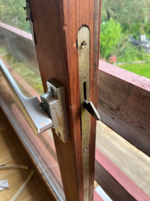 Reparation/tætning  af skydedør