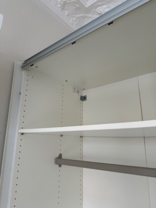 Opsætning af to lamper og samle et Ikeaskab