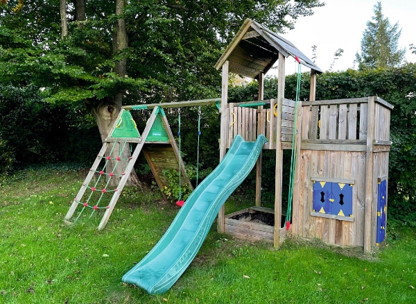 Legetårn nedtages og sættes op