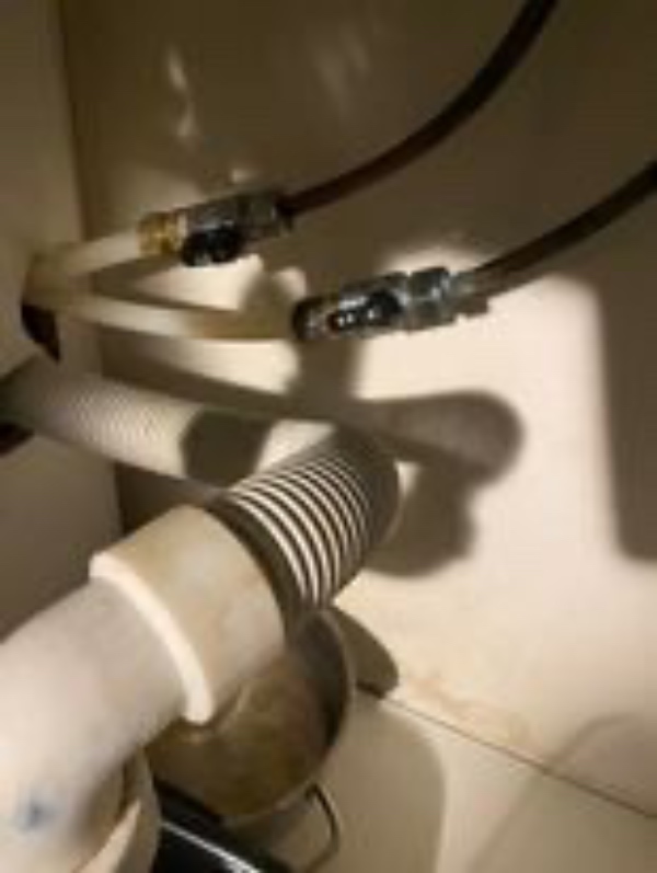 rør utæt under køkkenvask