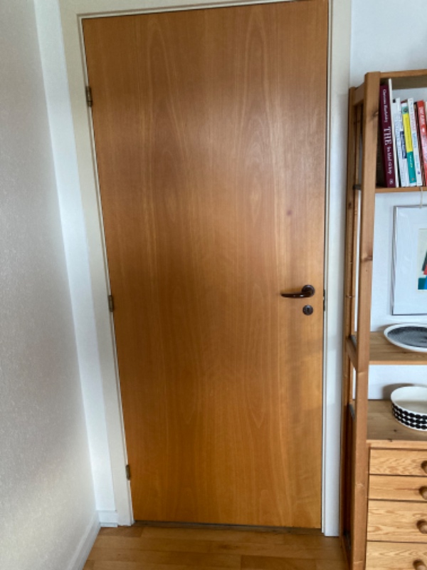 Skiftet 4 døre inkl. karme (uden bund). Materialerne er klar