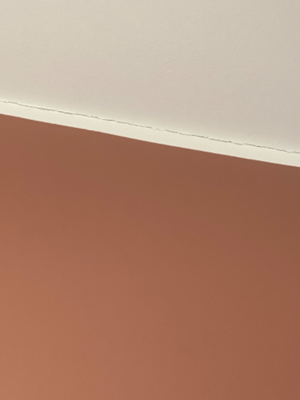 Pænt fugearbejde søges ml. loft/væg og væg/væg i 4 værelser