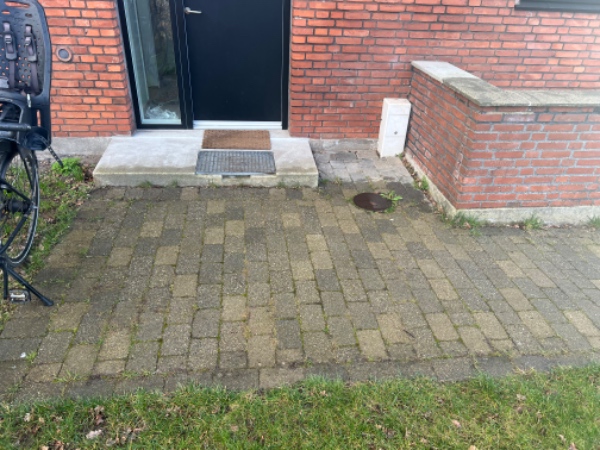 Lægning af fliser i indkørsel 50 m2