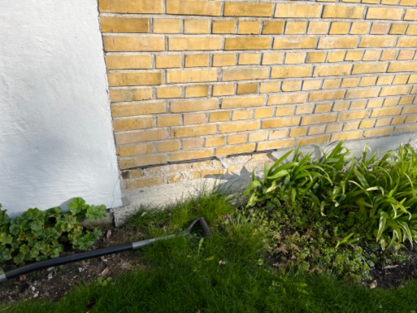 Reparation og pudsning af mur.