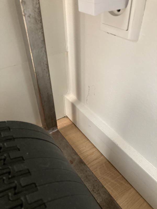 Fjerne skab. Inkl. bortskaffelse.