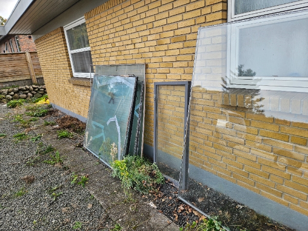 Afhentning af gamle Vindusglas til storskrald