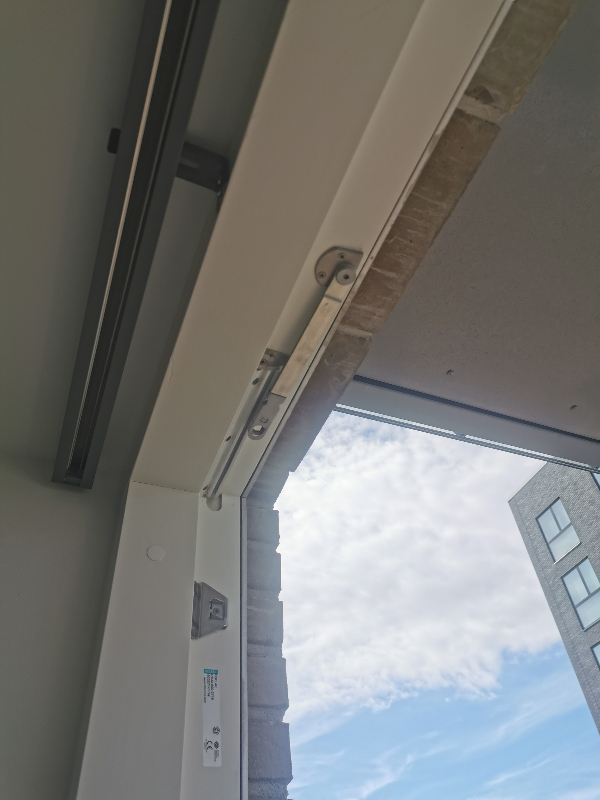 Genmontering af vindue