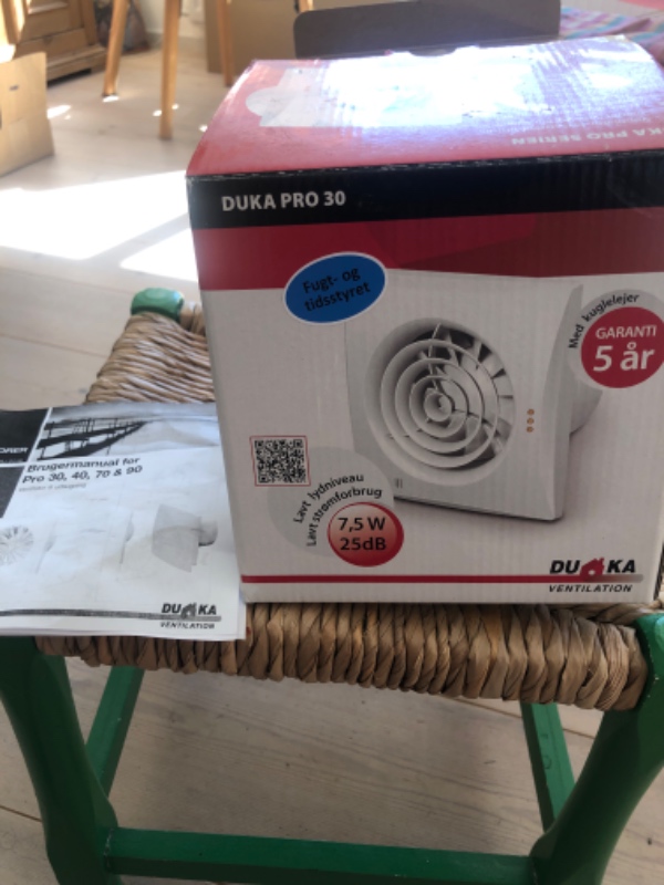 Vi skal have omkodet en larmende badeværelsesudsugning og måske have den renset.