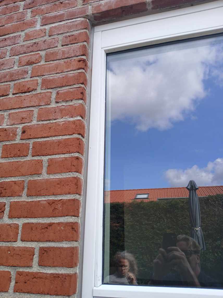 Udvendig fugning af 3 vinduer/gavl (stueetage) i Beder.