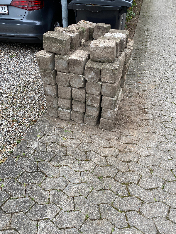 Afhentning af beton mursten (ca 1 m3)