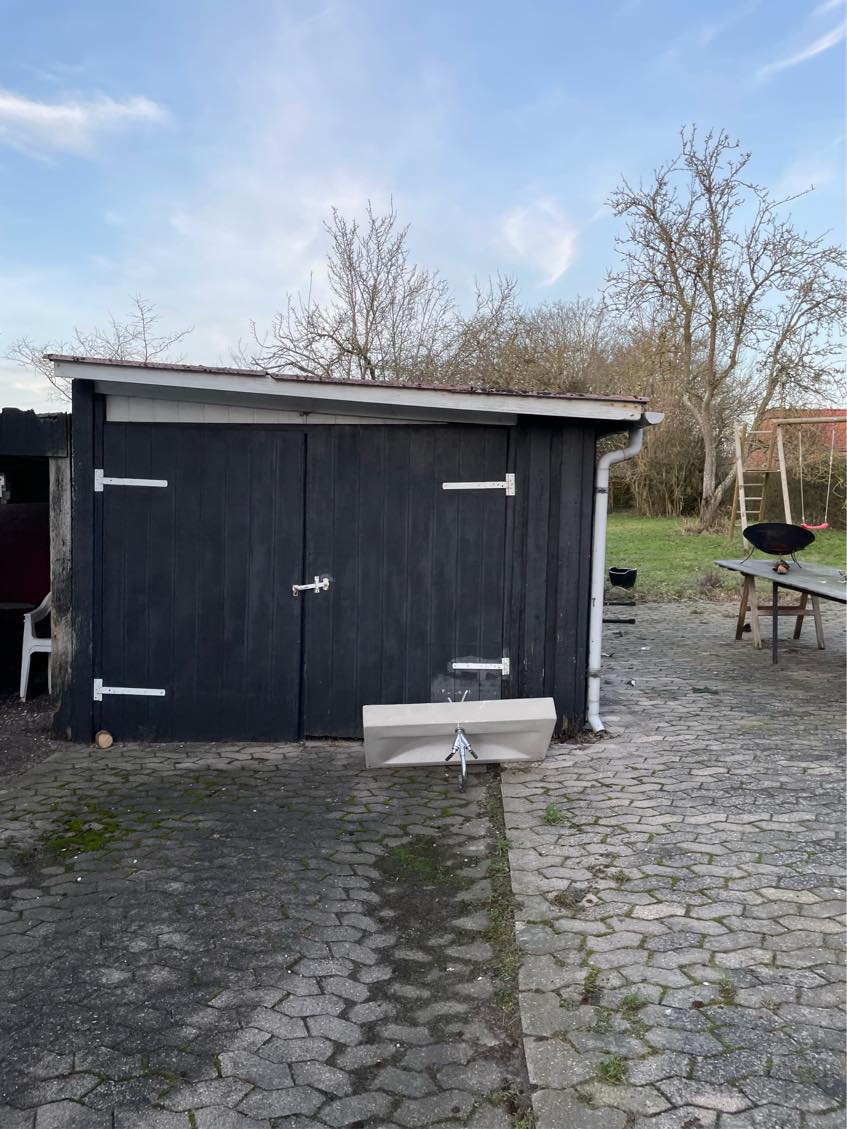 Tømt skur og fjernet det