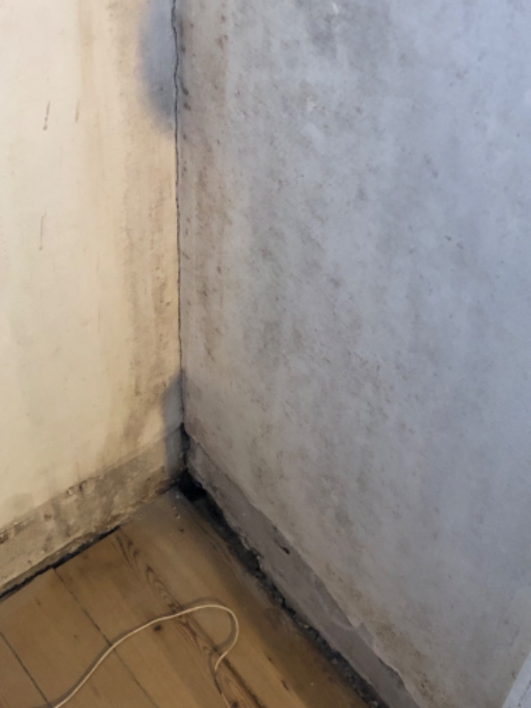 Opsætning af tapet samt fikse huller bagved