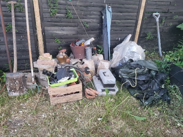 Bortkøre ting til genbrugsplads