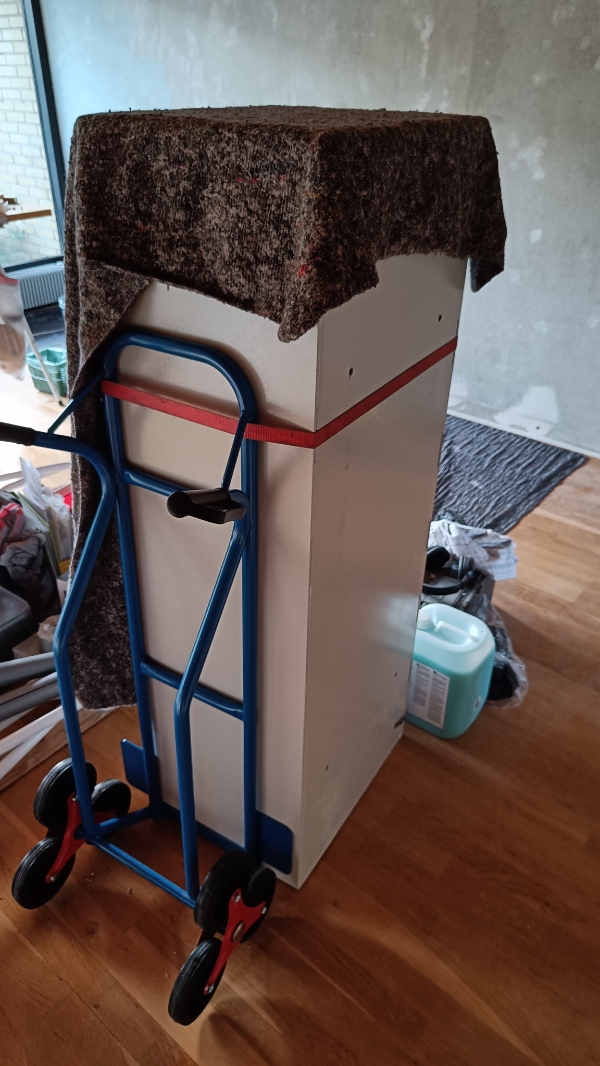 Flytning af sikringsskab og skabsfryser