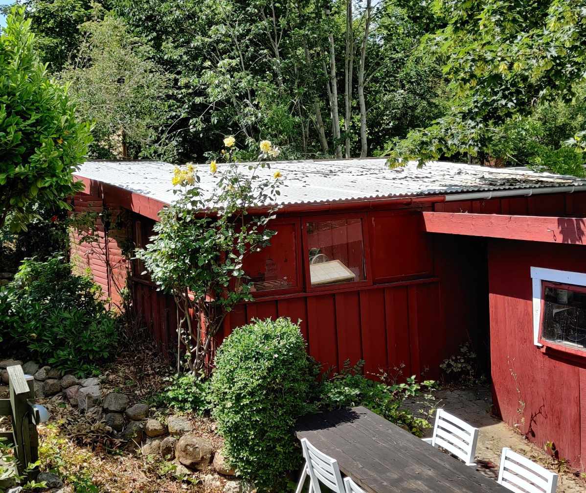 Rive haveskur ned og køre noget af affaldet til genbrugsplads