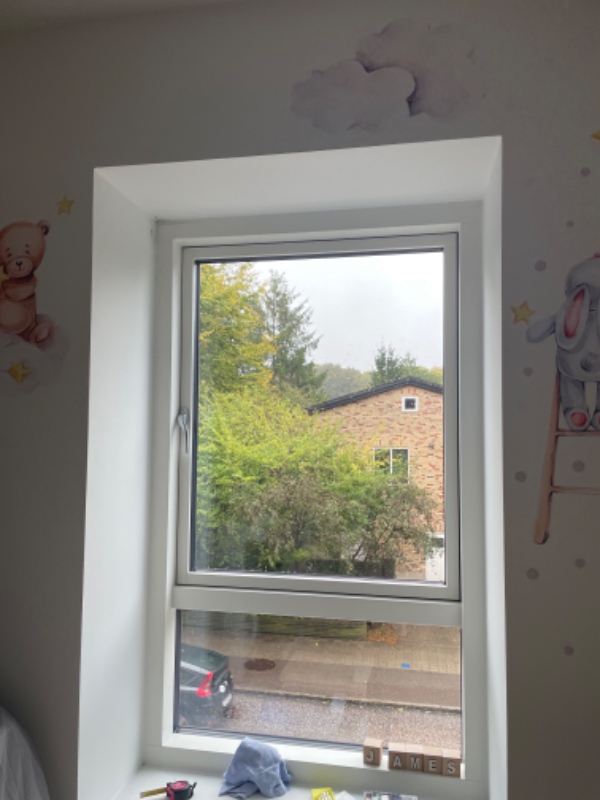 Ophæng af rullegardiner og lamp