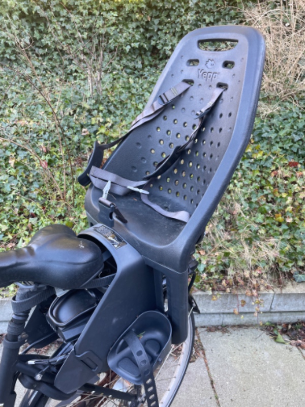 Babystol monteres på cyklen