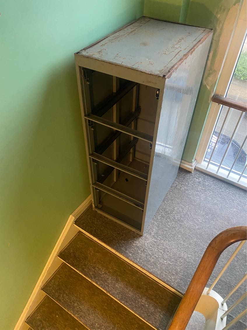 Afhentning af arkivskab til storskrald