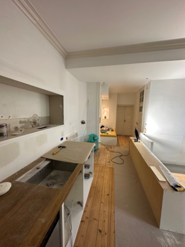 Maling af træværk loft og vægge i køkken alrum