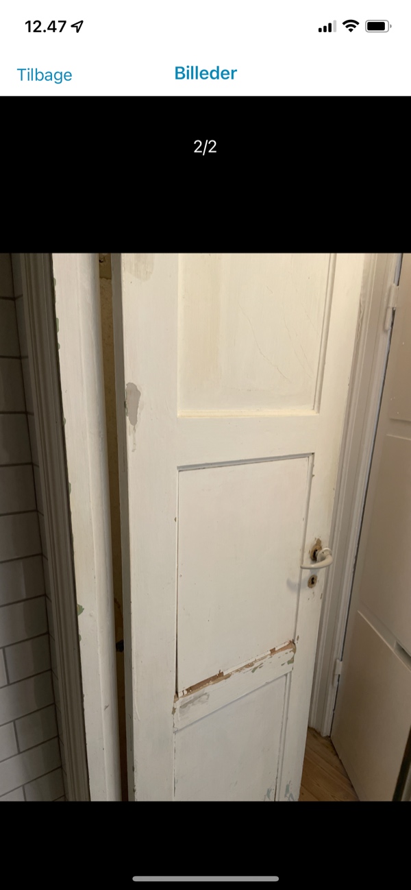 Maling af loft, øverste del af væg og dør på lille badeværelse