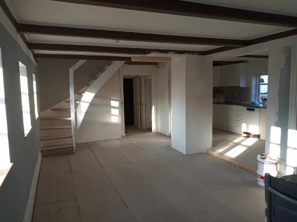 Søger erfaren håndværker til klikgulv!