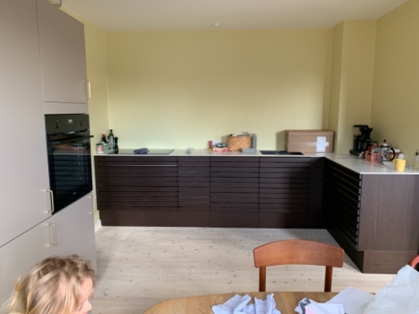 Hej.Vi skal have sat nogle lange hylder op i vores køkken, på en væg der er 297 cm.