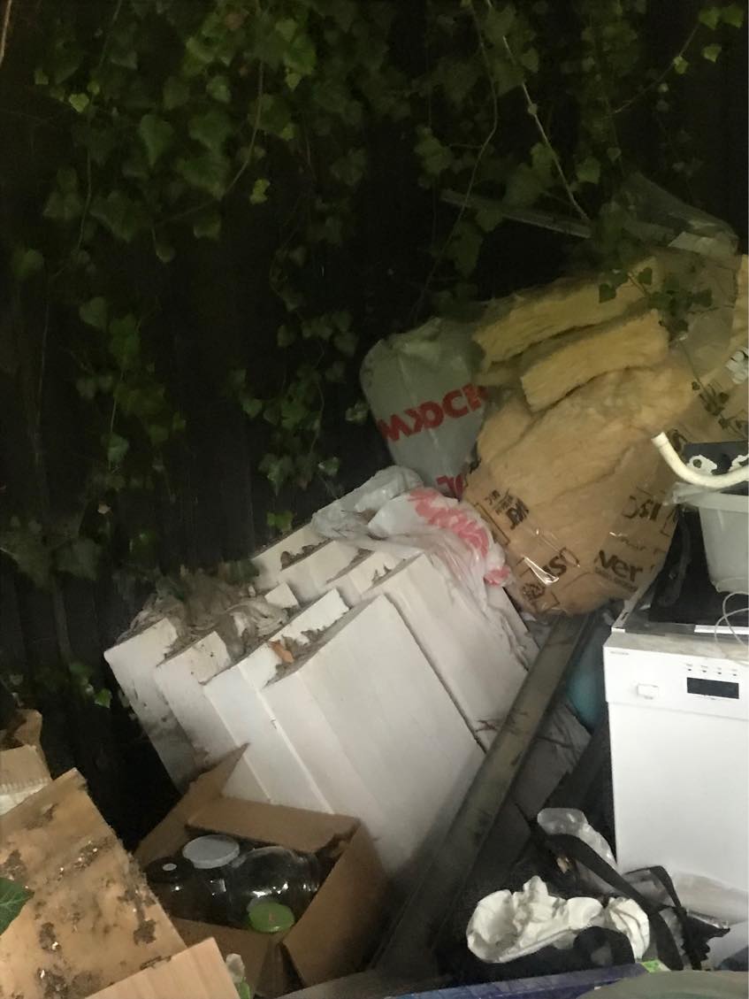 Rydde affald til losseplads