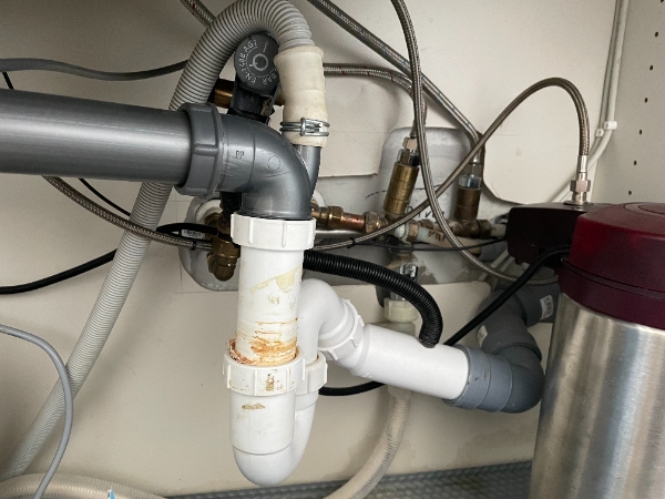 Udskiftning af kalket kran + Montering af kuglehaner