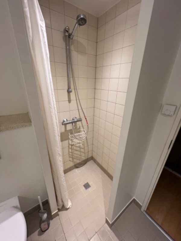 Fraflytningsrengøring samt bortkørsel af affald/stor skrald fra skur. 