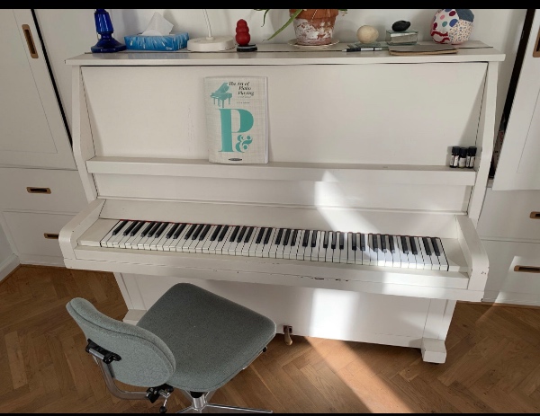 Afhentning af væg klaver i kbh N, og en ladecykel i Næstved