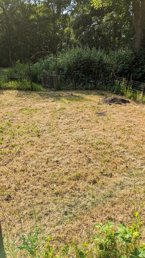 Tilretning af jord og lægning af fliser