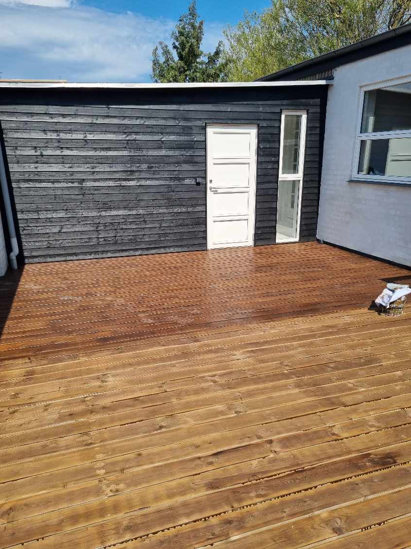 Slib og oliering af terrasse
