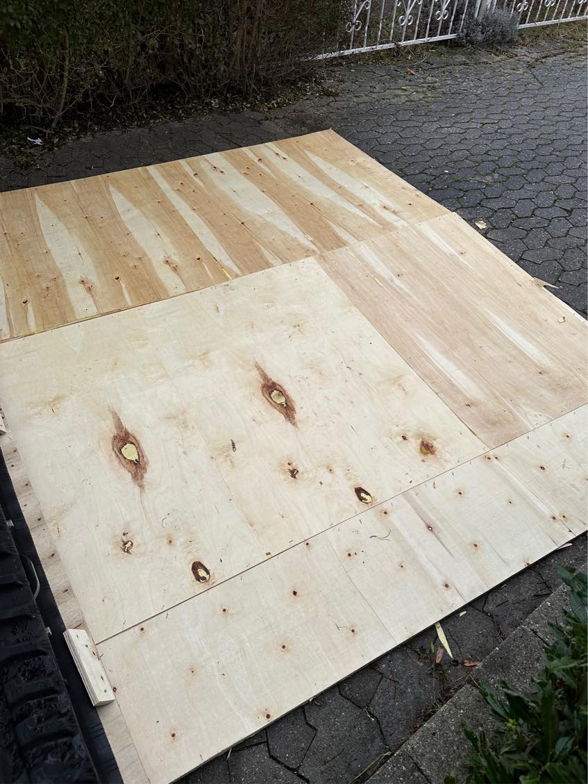 Køre træplader væk