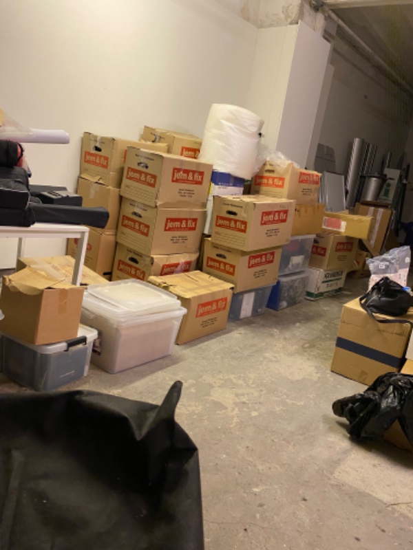 Tømt kælder og flyttet til anden adresse