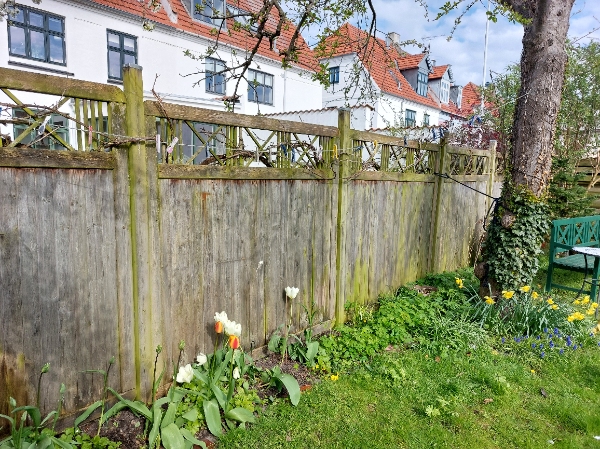 Udskiftning af 3 stolper I havehegn