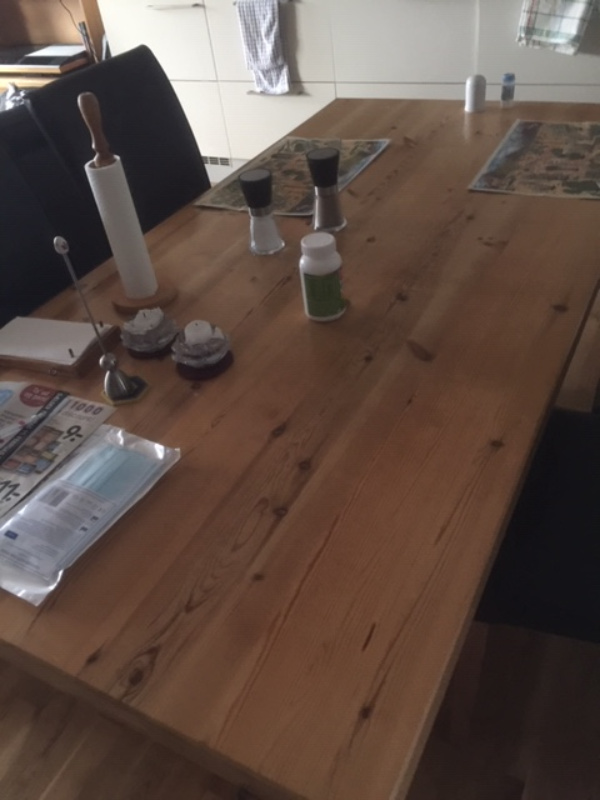 Slibning og lakering af bordplade 
