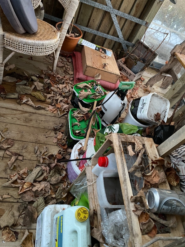 kørt haveaffald, krukker mv væk