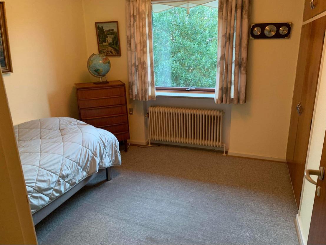 Fjerne limede gulvtæpper og rengøre efter