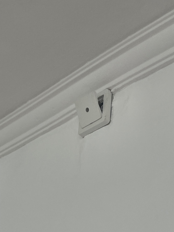 ophæng af 4 lamper i alt, to i samme stik og en skal udskifte