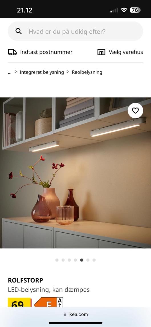 Mindre elektriker arbejde plus ophæng af spejle og hylder